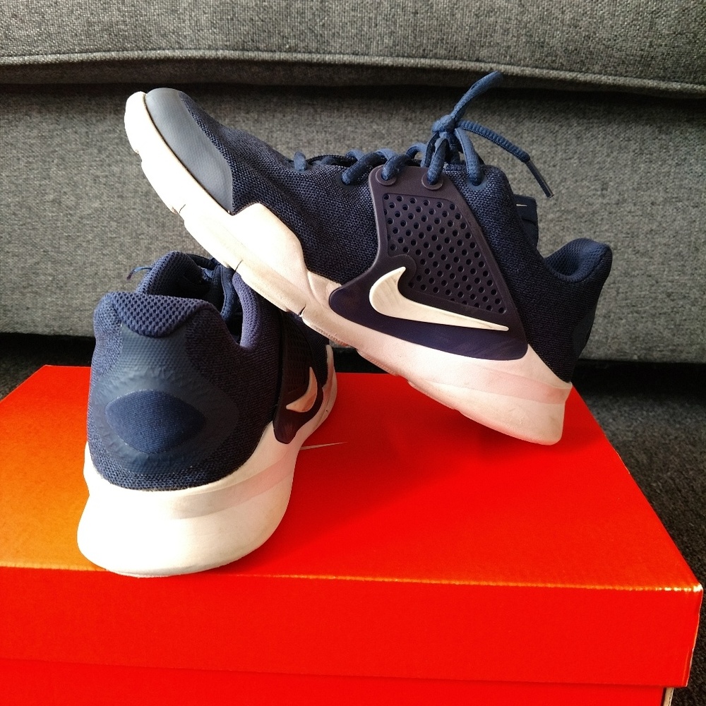Nike Sneakers - Youth 5.5